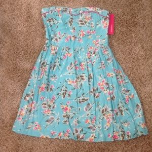 NWT Gorgeous Floral Sweetheart Strapless Dress 🎀
